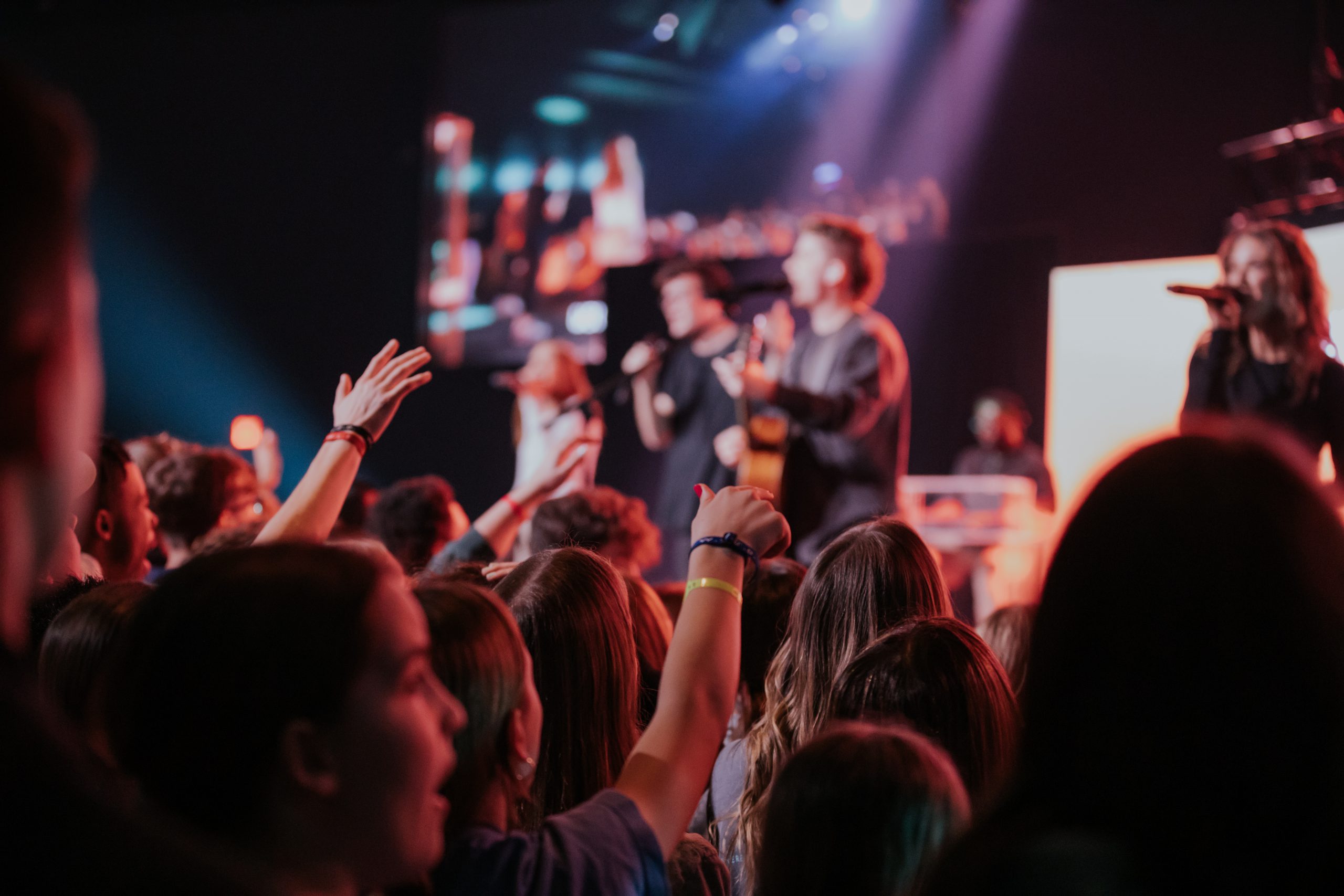 3E9A0321 high school students worshipping at Sevier Heights church in Knoxville TN