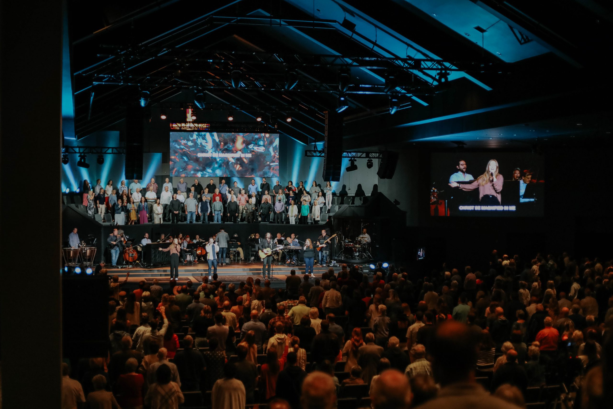 5O1A7355 high school students worshipping at Sevier Heights church in Knoxville TN